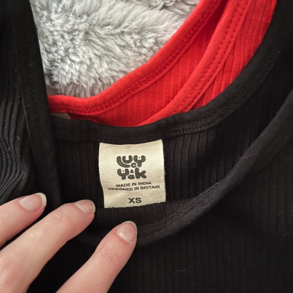 Lucy & Yak cropped black tank top - Picture 2 of 2